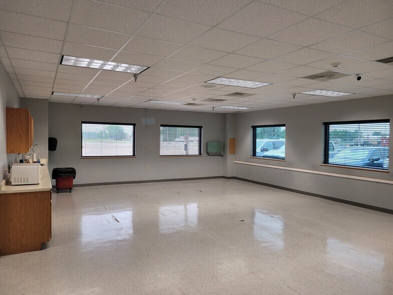 More Photos Of 99 15th St Nw, Huron Manufacturing For Sale