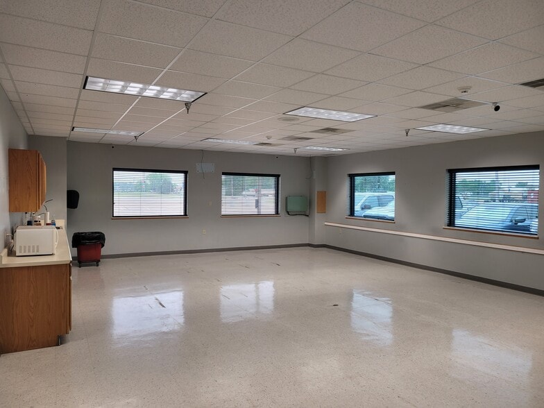 More Photos Of 99 15th St Nw, Huron Manufacturing For Sale