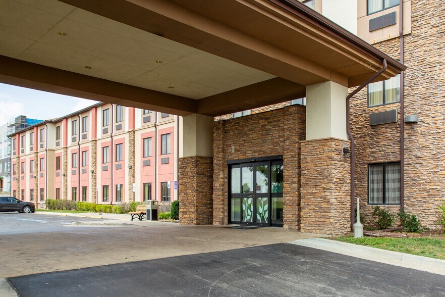 More Photos Of 1840 N Church Rd, Liberty Hotel For Sale