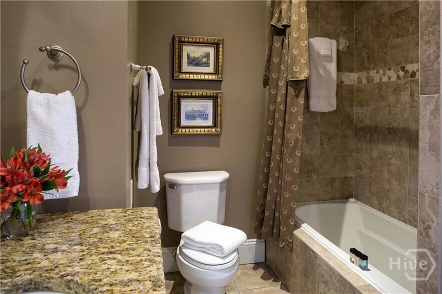 More Photos Of 109 W Liberty St, Savannah Hospitality For Sale