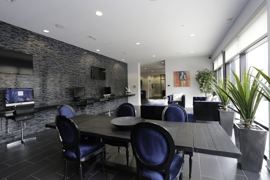 More Photos Of 1720 Central St, Evanston Apartments For Lease