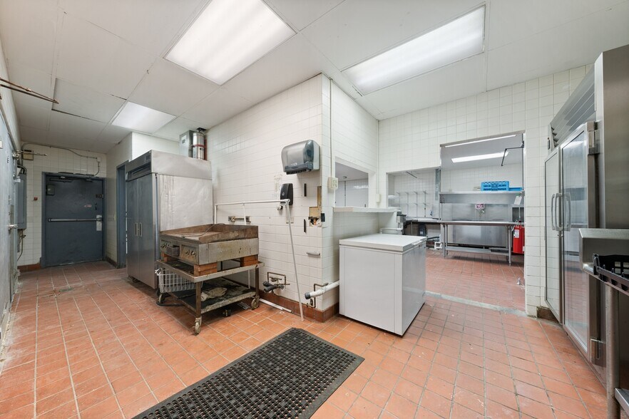 More Photos Of 1530 Cleveland Rd, Sandusky Hotel For Sale