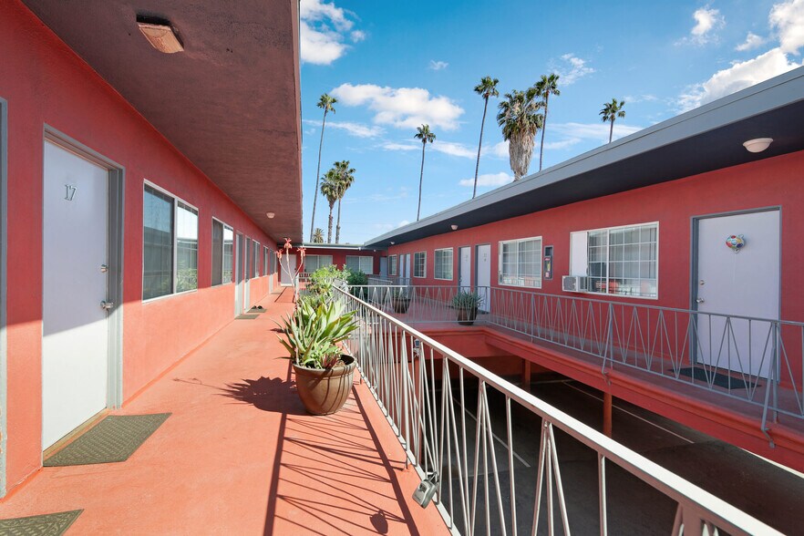 More Photos Of 1719 N Wilton Pl, Los Angeles Apartments For Sale