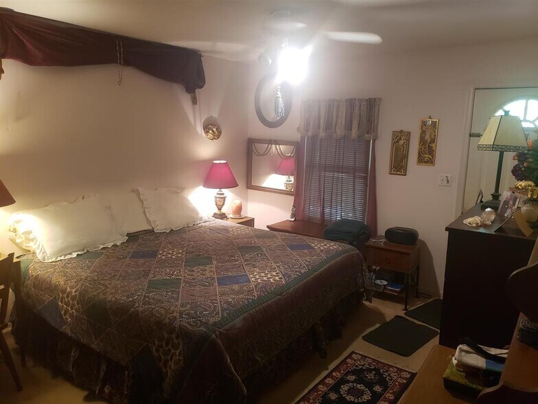 More Photos Of 2487 US Highway 211 W, Luray Storefront For Sale