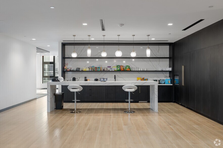 More Photos Of 218 NW 24th St, Miami Office Residential For Lease