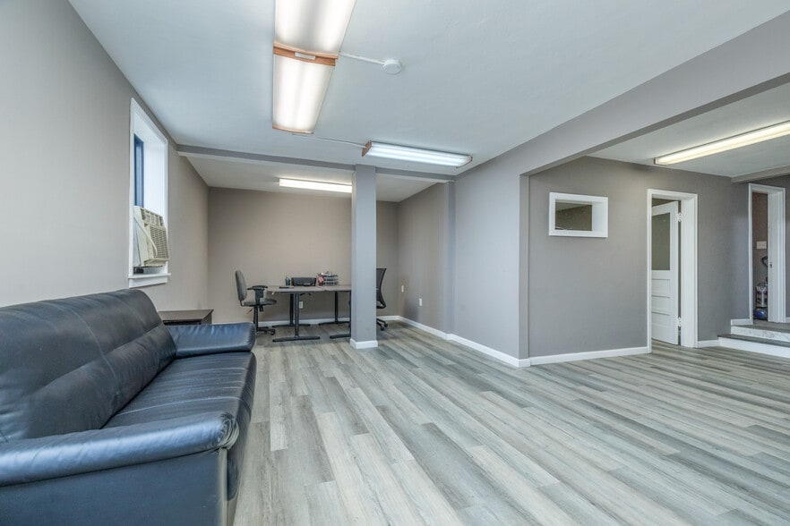 More Photos Of 6609 Olive Blvd, Saint Louis Warehouse For Sale