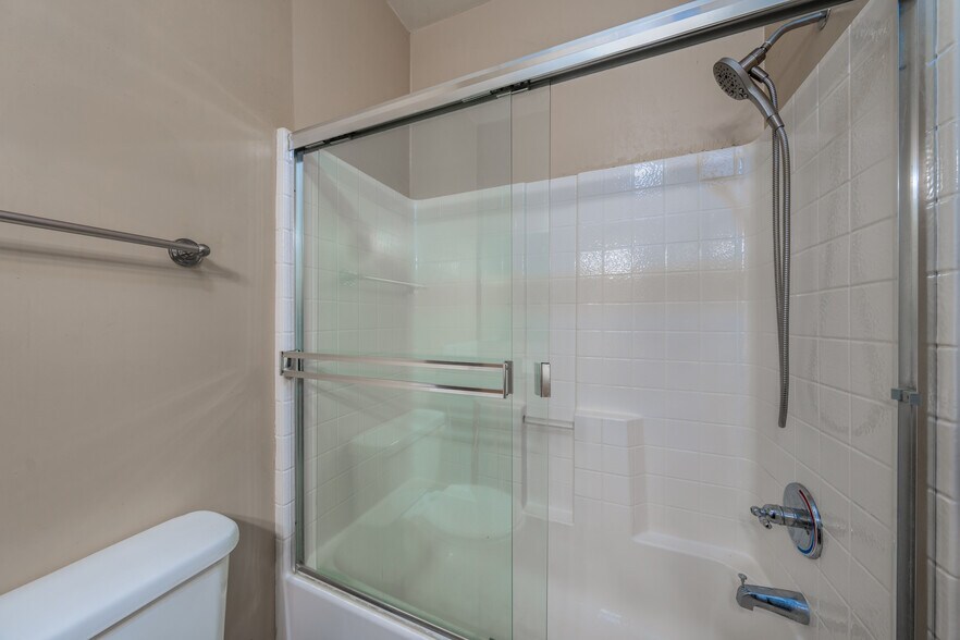 More Photos Of 10401 Point Lakeview Rd, Kelseyville Apartments For Sale