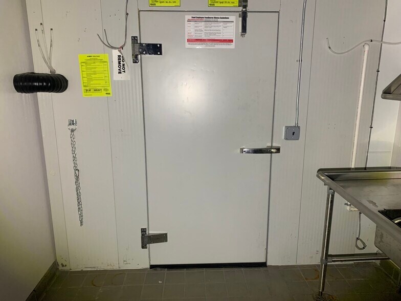 More Photos Of 2051-2325 18 Mile Rd, Sterling Heights Freestanding For Lease