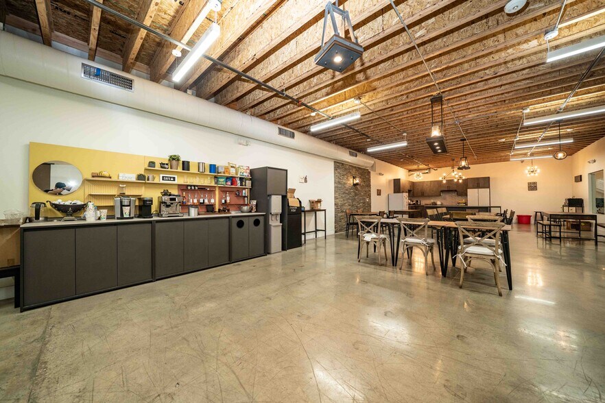 More Photos Of 2001 Saturn St, Monterey Park Light Distribution For Sale