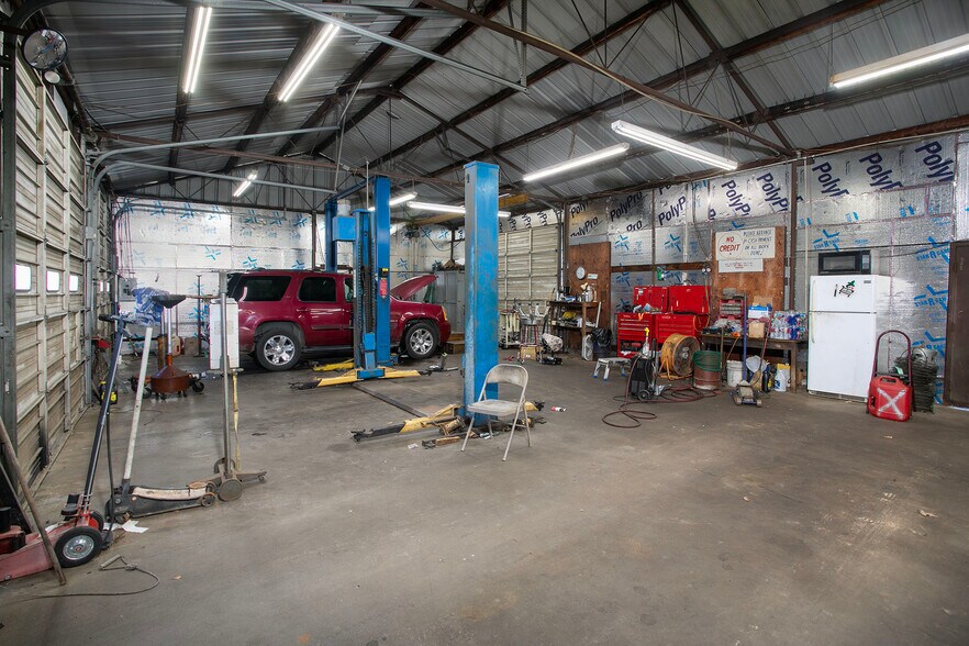 More Photos Of 1011 Redbud, Overton Warehouse For Sale