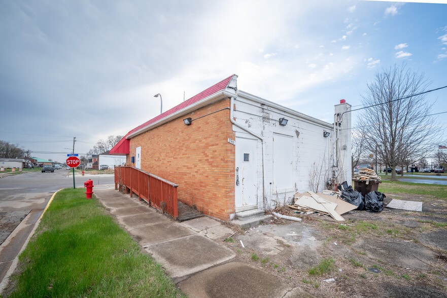 More Photos Of 196 Visger Rd, River Rouge Freestanding For Sale