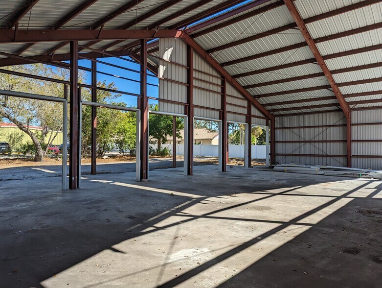 More Photos Of 715 Main St, Dunedin Auto Repair For Lease