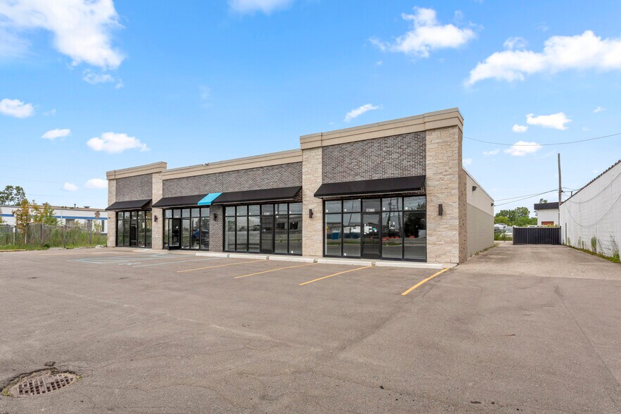More Photos Of 16775-16777 E 13 Mile Rd, Fraser Unknown For Lease