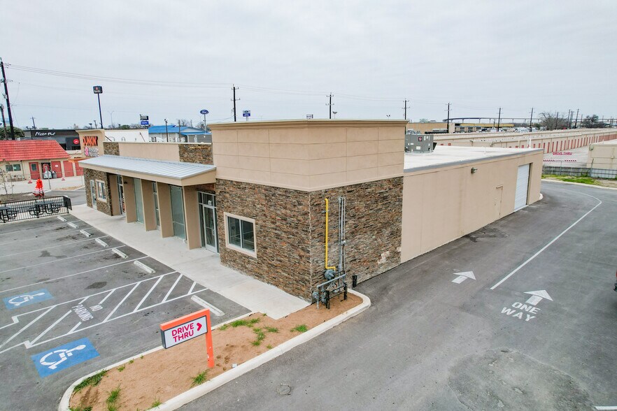 More Photos Of 150 S WW White Rd, San Antonio General Retail For Lease