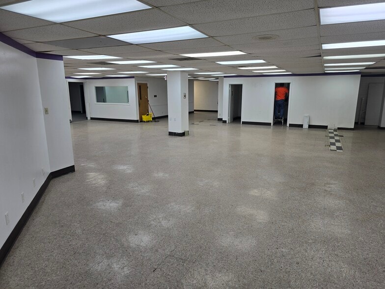 More Photos Of 91-195 Concord Plz, Saint Louis General Retail For Lease