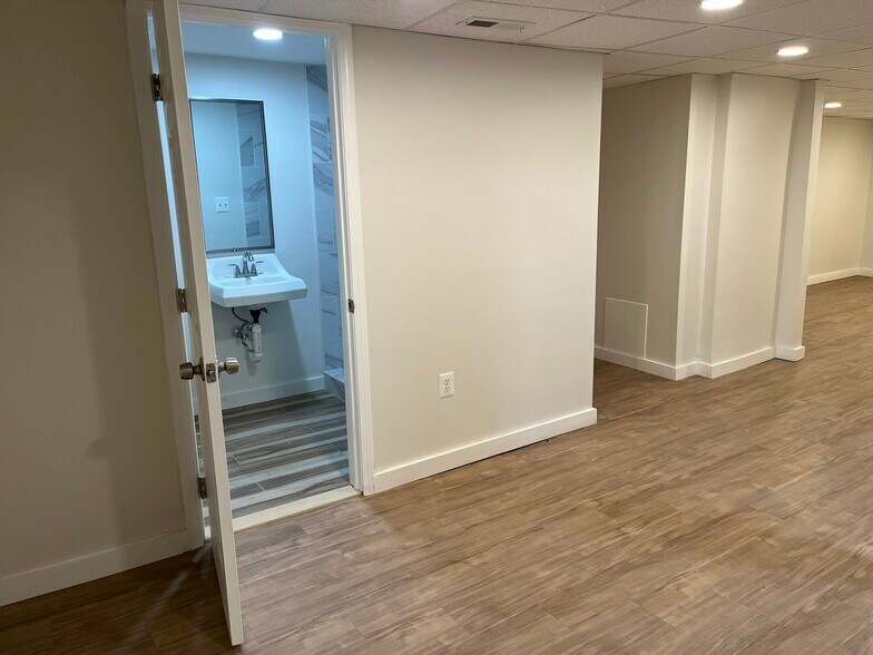 More Photos Of 5 Barney Cir SE, Washington Medical For Lease