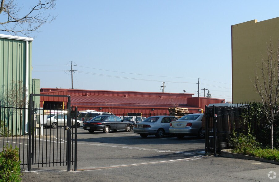 More Photos Of 4370 24th St, Sacramento Warehouse For Lease