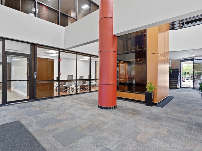 More Photos Of 11675 Jollyville Rd, Austin Office For Sale