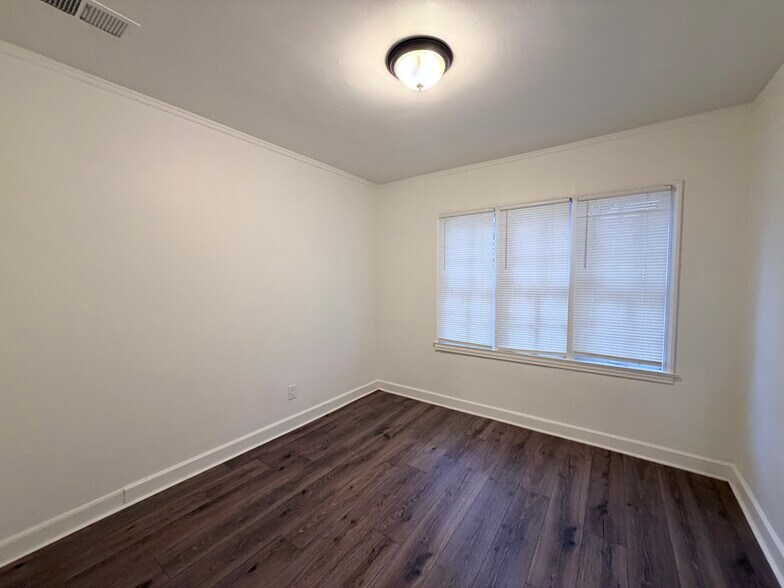 More Photos Of 3612 Park Ave, Memphis General Retail For Sale