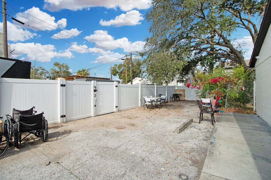 More Photos Of 820 15th St N, Saint Petersburg Assisted Living For Sale
