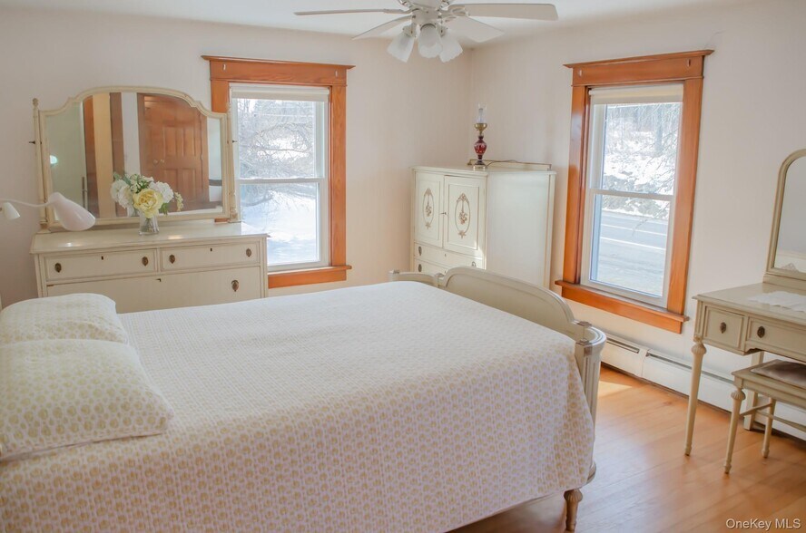 More Photos Of 8874 US Route 9W, Athens Office Residential For Sale