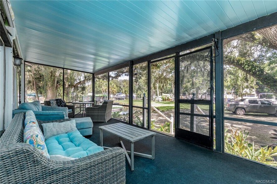 More Photos Of 6617 Riverside Dr, Yankeetown Marina For Sale