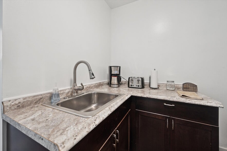 More Photos Of 2404 Saw Mill Run Blvd, Pittsburgh Storefront For Sale