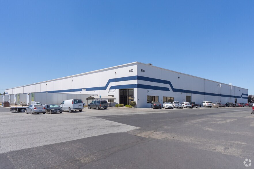 Primary Photo Of 800 N Plaza Dr, Visalia Distribution For Lease