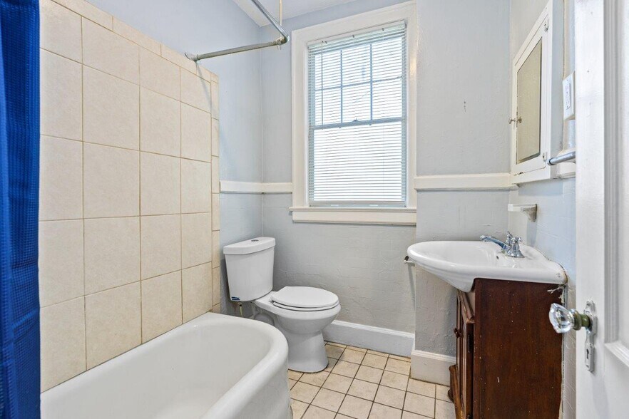 More Photos Of 124 Live Oak Ave, Daytona Beach Apartments For Sale
