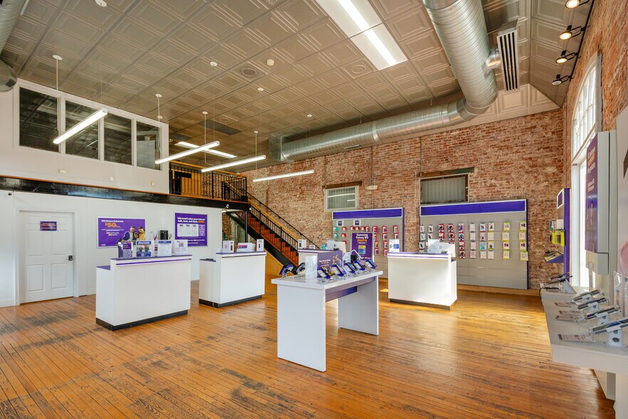 More Photos Of 300-304 E Diamond Ave, Gaithersburg Storefront For Sale