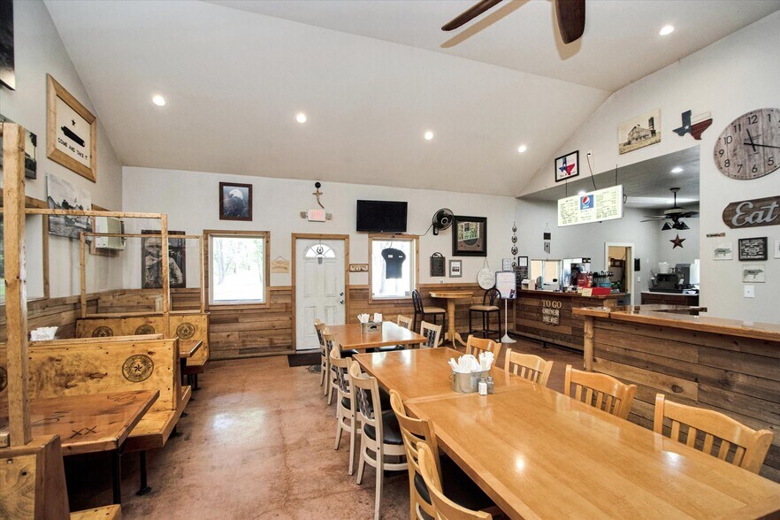 More Photos Of 3710 Waterwood Pass, Elmendorf Restaurant For Sale