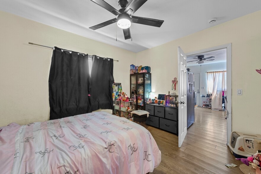 More Photos Of 1323 E Adams Blvd, Los Angeles Apartments For Sale