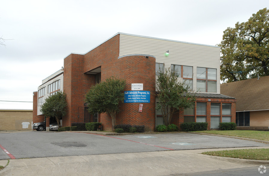 Primary Photo Of 210 W 10th St, Dallas Office For Lease