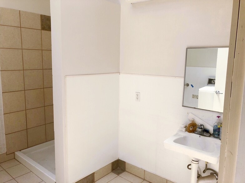 More Photos Of 5230 E 12th St, Oakland Warehouse For Sale