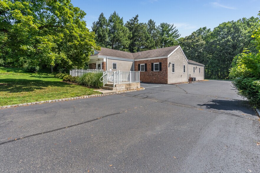 More Photos Of 321 Warren Ave, Stirling Light Manufacturing For Sale