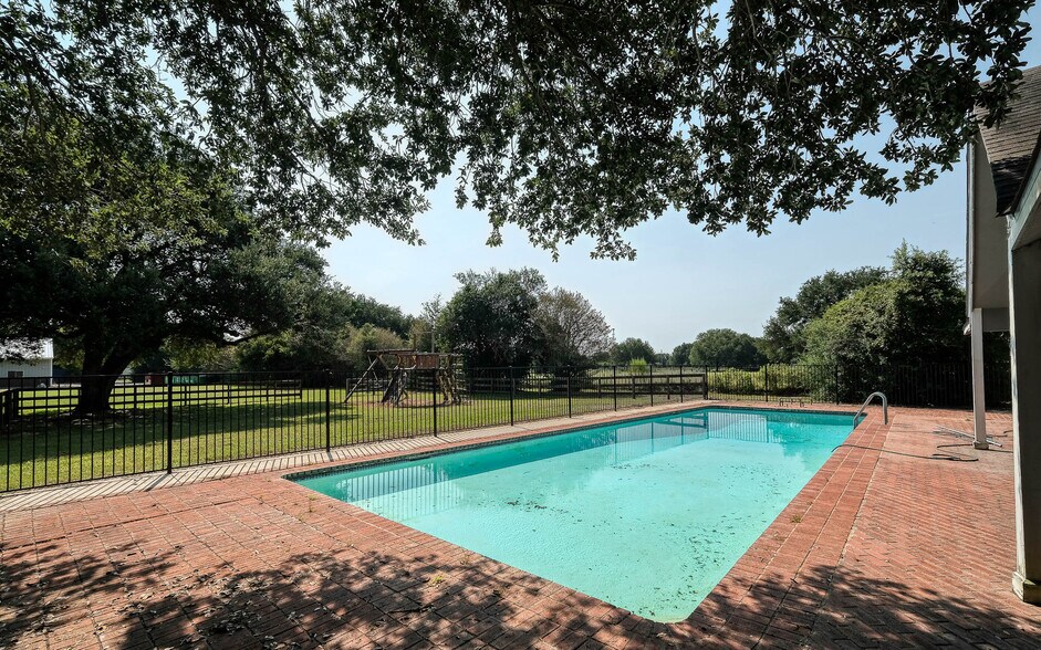 More Photos Of 20515 Kickapoo Rd, Waller Light Distribution For Sale