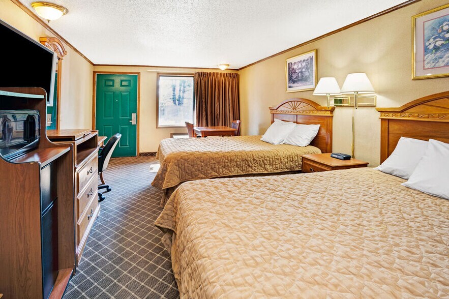 More Photos Of 7887 17 Mile Rd, Sterling Heights Hotel For Sale