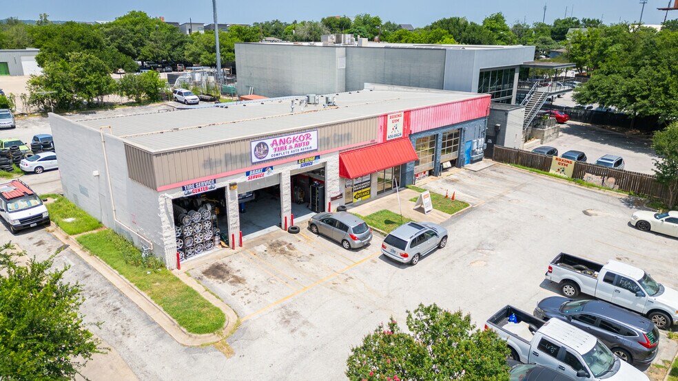 More Photos Of 5528 N Lamar Blvd, Austin Auto Repair For Lease
