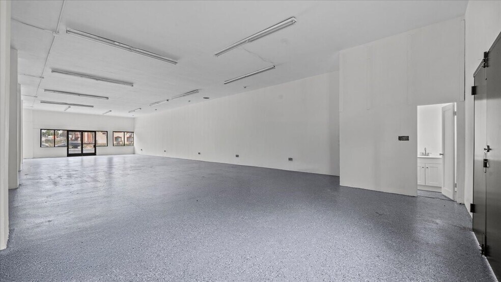 More Photos Of 11414 Long Beach Blvd, Lynwood Warehouse For Sale