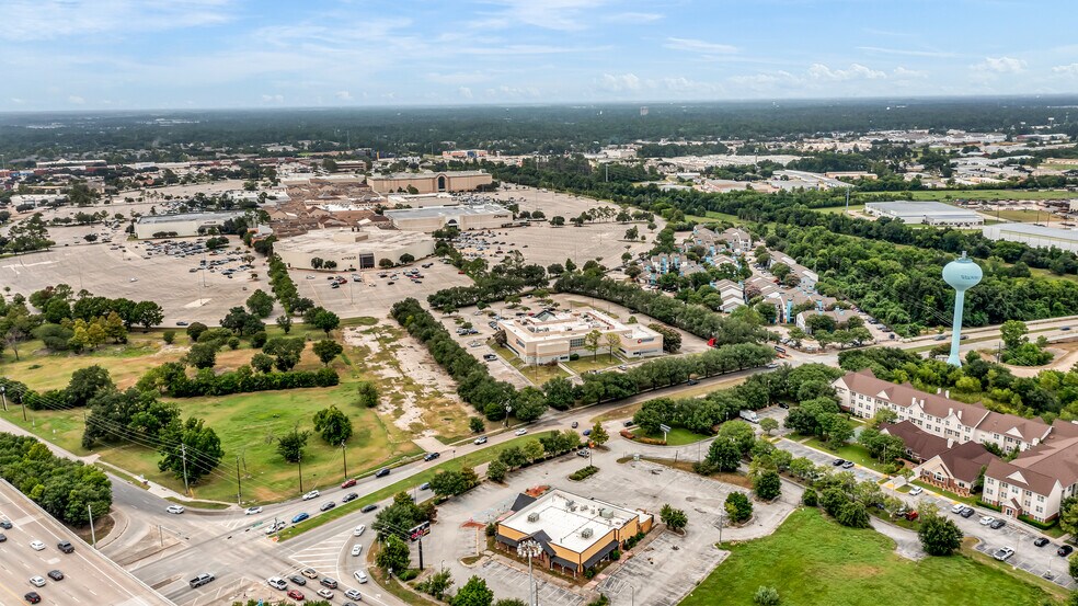 More Photos Of 7300 W Greens Rd, Houston Health Club For Sale