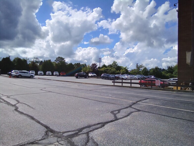 More Photos Of 15 Matthews St, Goshen Office For Sale