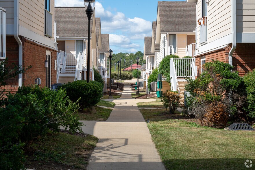 More Photos Of 3 Greenhill Pky, Birmingham Apartments For Sale