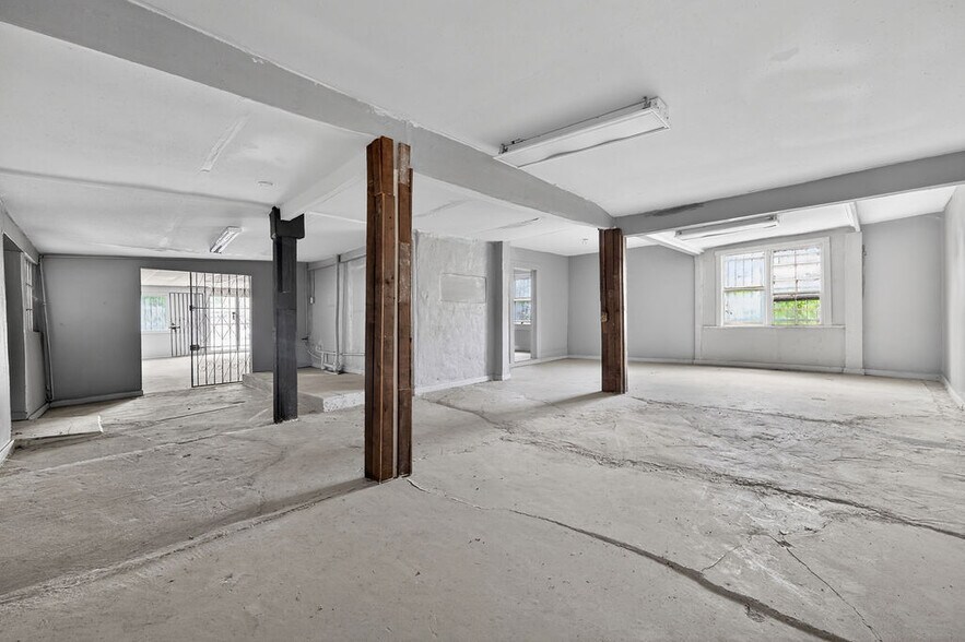 More Photos Of 905 Ruiz St, San Antonio Storefront For Sale