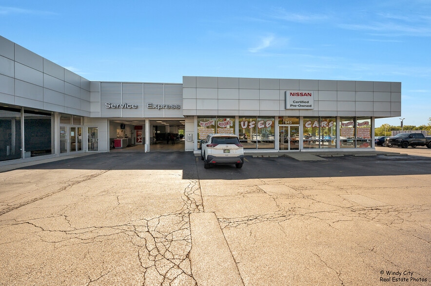 More Photos Of 945 E Chicago St, Elgin Auto Dealership For Sale