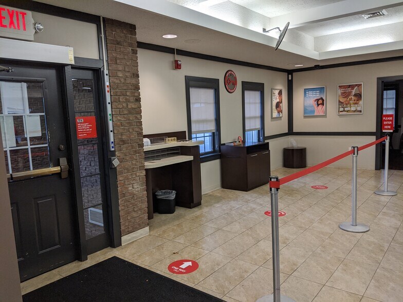 More Photos Of 145 Ghent Rd, Fairlawn Bank For Lease