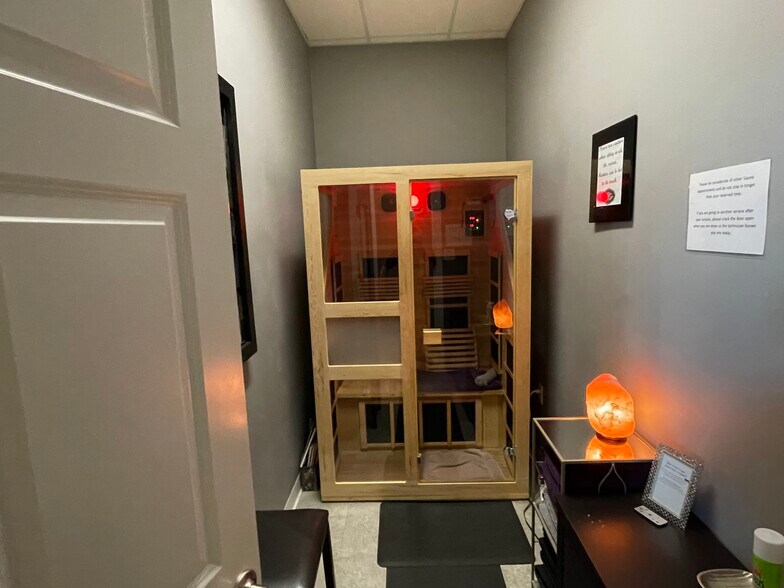 More Photos Of 2018 Maxwell Ave, Evansville Storefront For Sale