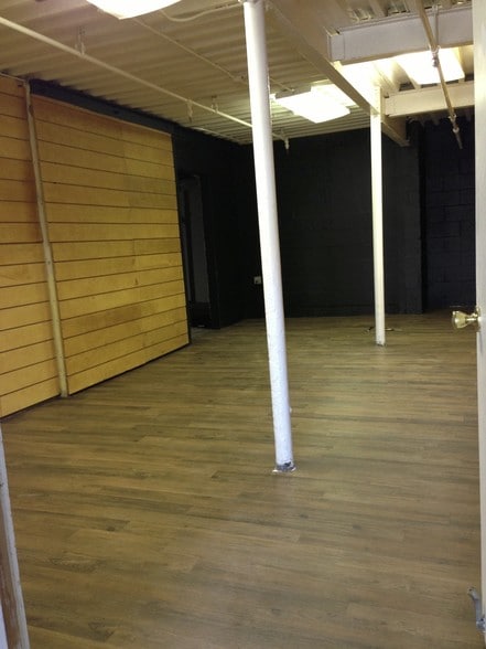 More Photos Of 2929-2933 Vauxhall Rd, Vauxhall Storefront For Lease