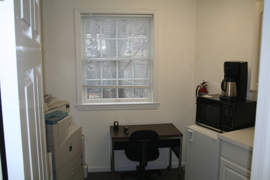 More Photos Of 27 Pine St, New Canaan Office For Sale