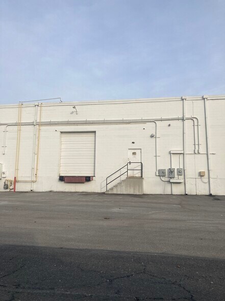 More Photos Of 631-641 Lowther Rd, Lewisberry Warehouse For Lease