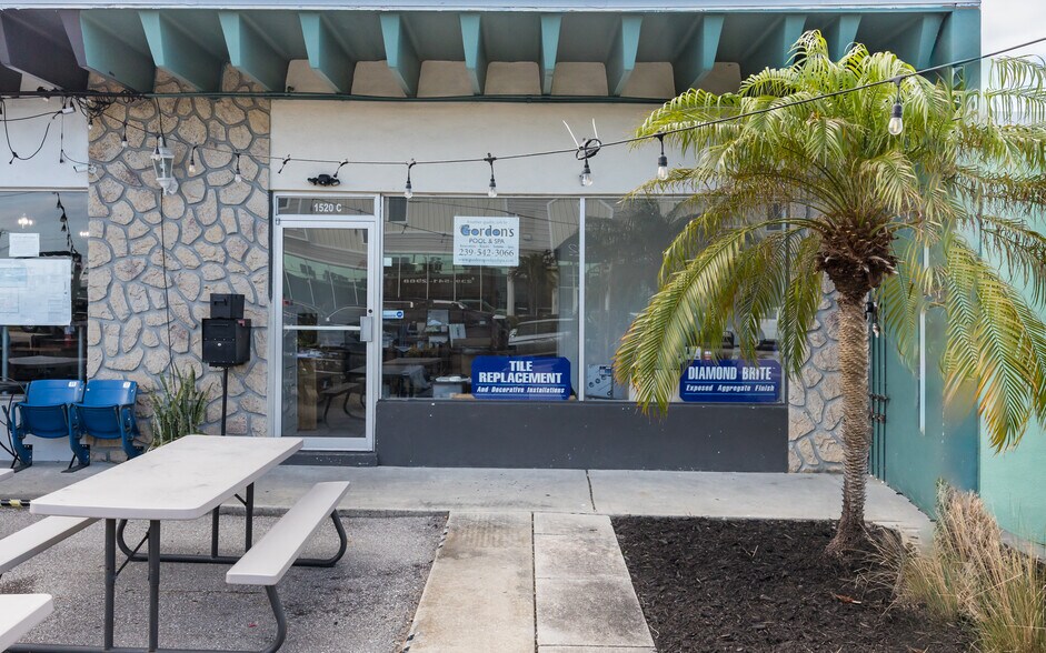More Photos Of 1520 SE 46th Ln, Cape Coral Freestanding For Lease
